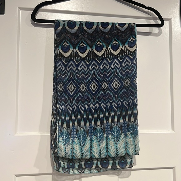 Peacock design blue scarf - Picture 1 of 4